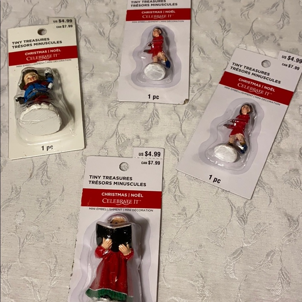 Lot 4 winter Christmas Scene  figurines